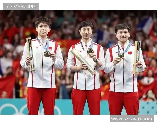 马龙与足球明星同框合影展现体育精神与友谊的完美结合